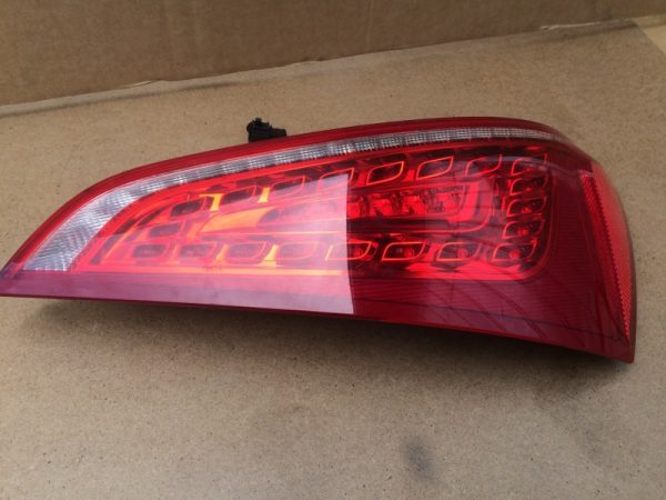Stop dreapta LED Audi Q5 8R0945094A 8R0 945 094 A - Dezmembrari Auto