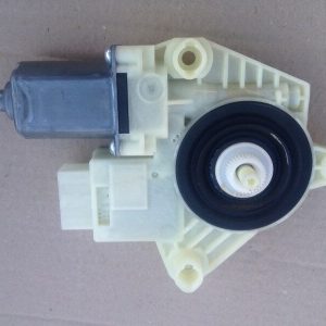 Motoras macara stanga spate VW Golf 7 5Q4959811A 5Q4 959 811 A - Dezmembrari Auto