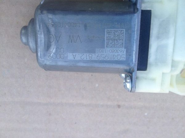 Motoras macara stanga spate VW Golf 7 5Q4959811A 5Q4 959 811 A - Dezmembrari Auto - imagine 2