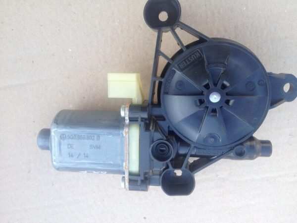 Motoras macara dreapta fata VW Golf 7 5Q4959802B 5Q0 959 802 B - Dezmembrari Auto
