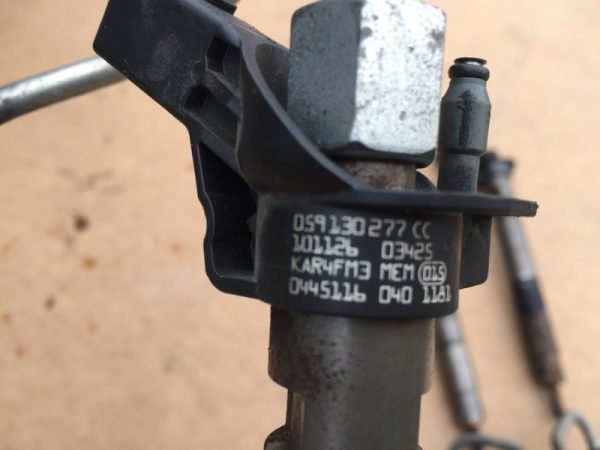 059130277CC 059 130 277 CC Injector Audi A6 4G C7 3.0 tdi CDU - Dezmembrari Auto - imagine 2