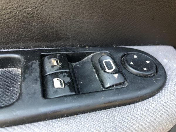 Dezmembrari Peugeot 307 2 usi 1.4 hdi 8HZ din 2005 - Dezmembrari Auto - imagine 6