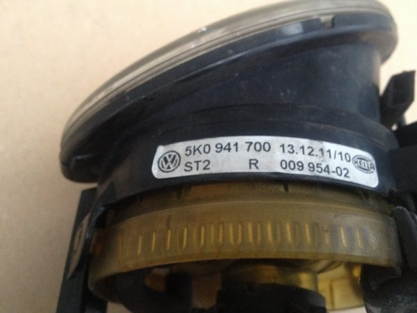 Proiector dreapta VW Touran 2012 5K0941700 - Dezmembrari Auto - imagine 2