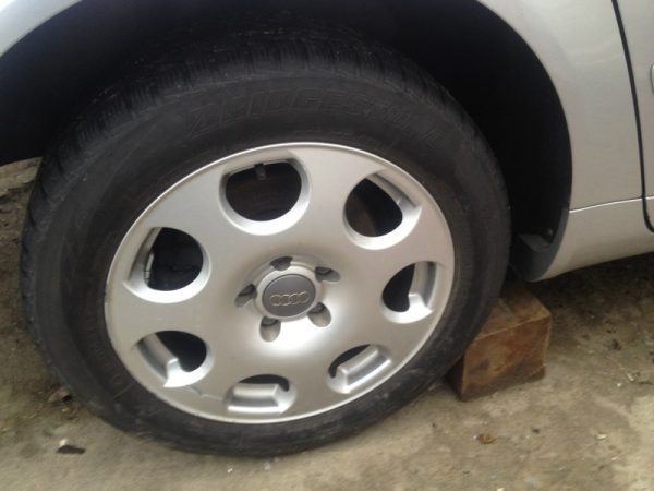 Set jante aliaj cu anvelope Audi A4 8E B7 - Dezmembrari Auto - imagine 3