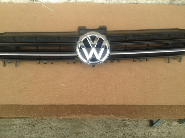 Grila fata cu emblema VW Golf 7 - Dezmembrari Auto - imagine 2