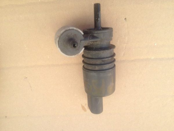 Pompita lichid parbriz VW Passat B6 combi 1K6956651 - Dezmembrari Auto