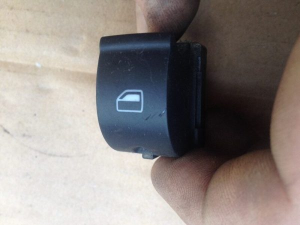 Butoane buton geam electric Audi A4 B7 8E0959855 - Dezmembrari Auto - imagine 2