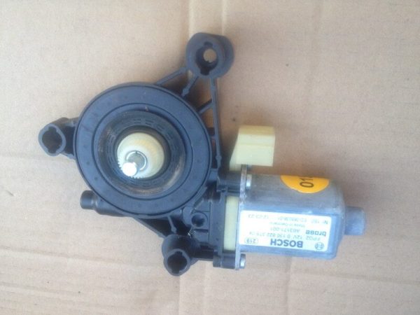 Motoras macara dreapta fata VW Golf 7 5Q4959802B - Dezmembrari Auto
