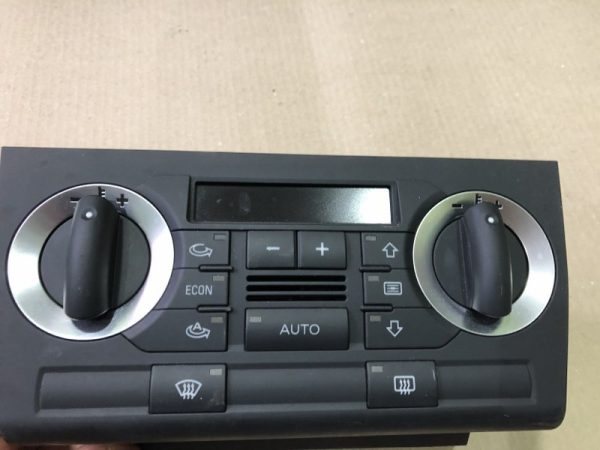 Panou climatronic Audi A3 8P din 2007 8P0820043AC 8P0 820 043 AC - Dezmembrari Auto