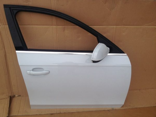 Maner usa dreapta fata keyless Audi A4 B8 facelift 2013 - Dezmembrari Auto