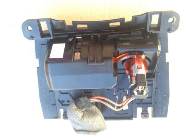 Scrumiera Audi A4 B8 2013 8K0857951 - Dezmembrari Auto - imagine 2