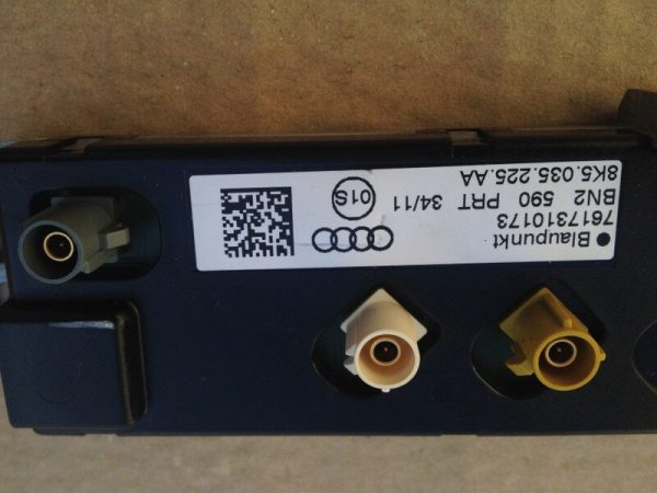 Amplificator antena Audi A4 2013 8K5035225AA - Dezmembrari Auto - imagine 2