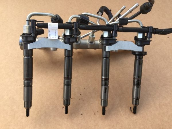 Injector injectoare VW Arteon 240 cp biturbo CUAA 03N130277 03N 130 277 - Dezmembrari Auto