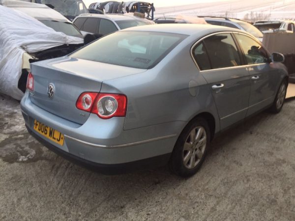 Dezmembrez VW Passat B6 berlina 2006 1.9 tdi BXE - Dezmembrari Auto - imagine 2