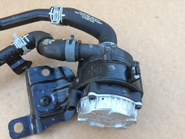 Pompa recirculare 04L965567 04L 965 567 VW Arteon 240 cp - Dezmembrari Auto