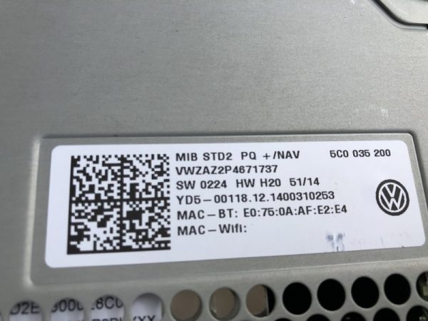 Radio CD VW Passat CC din 2016 5C0035200 5C0 035 200 - Dezmembrari Auto - imagine 2