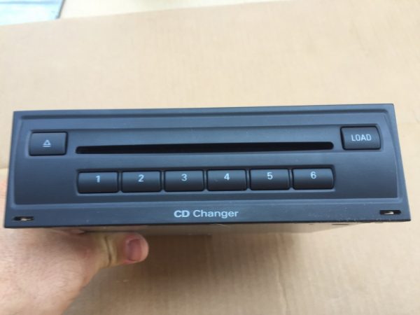 Magazie CD mp3 Audi A1 A3 A4 A5 A6 A7 Q3 Q5 Q7 A8 8X0035110A 8X0 035 110 A - Dezmembrari Auto