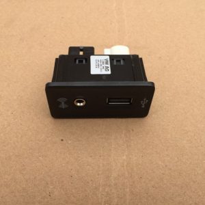 5G0035222C 5G0 035 222 C Conector USB Auxiliar VW Golf 7 1.4 tsi CUK GTE - Dezmembrari Auto