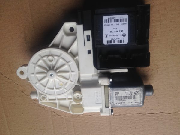 Motoras cu modul dreapta fata VW Tiguan 5K0959792 5N0959702D - Dezmembrari Auto