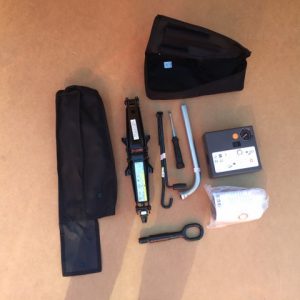 Kit pana compresor cric cheie suport surubelnita cui tractare VW Golf 7 1.4 tsi CUK GTE - Dezmembrari Auto