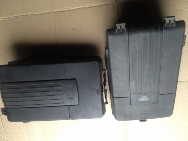 Capac baterie VW Tiguan 3C0915443A - Dezmembrari Auto