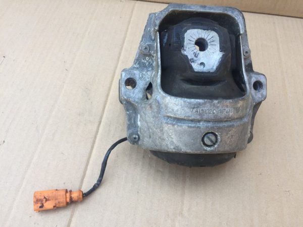 Tampon motor Audi A5 3.0 tdi 8K0199381 - Dezmembrari Auto