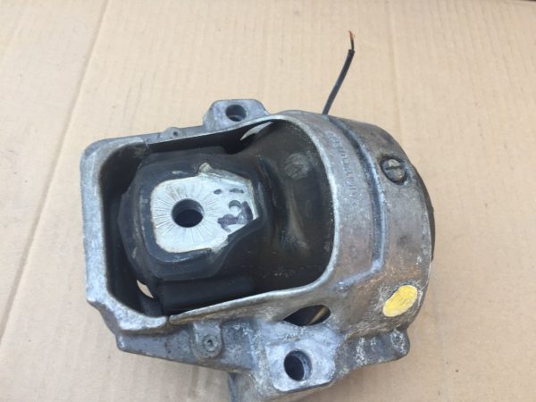 Tampon motor Audi A5 3.0 tdi 8K0199381 - Dezmembrari Auto