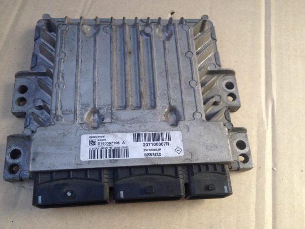Calculator motor ECU Renault Megane 3 237100307R - Dezmembrari Auto
