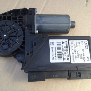 Motoras cu modul dreapta fata Audi A4 B7 8E1959802H - Dezmembrari Auto