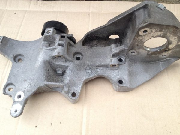 Suport accesorii VW Passat B7 2.0 tdi CFF 03L903143Q - Dezmembrari Auto
