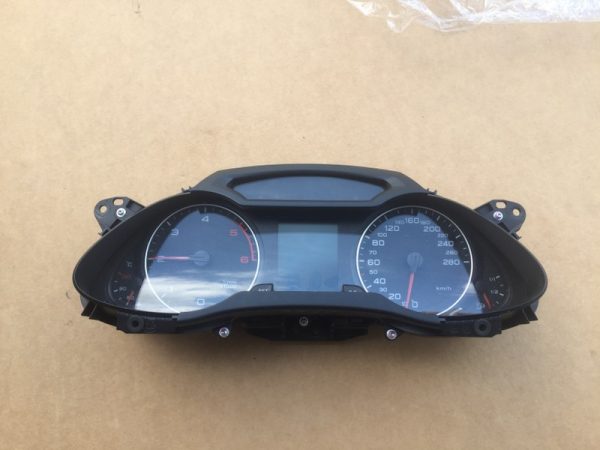 Ceasuri bord Audi A4 B8 8K0920900C 8K0 920 900 C - Dezmembrari Auto
