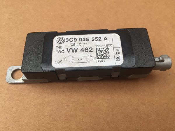 Amplificator antena VW Passat B6 2008 Variant 3C9035552A 3C9 035 552 AAmplificator antena VW Passat B6 2008 Variant 3C9035552A 3C9 035 552 A - Dezmembrari Auto