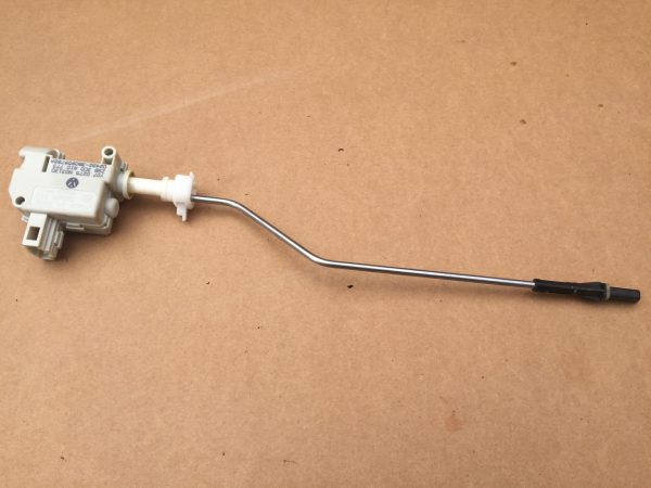 Actuator usa rezervor VW Passat B6 2008 Variant 3C0810773 3C0 810 773 - Dezmembrari Auto