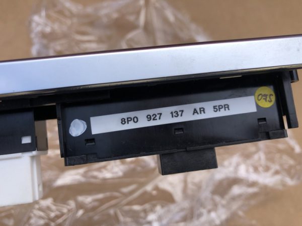 8P0927137AR 8P0 927 137 AR consola butoane Audi A3 8P facelift - Dezmembrari Auto - imagine 2