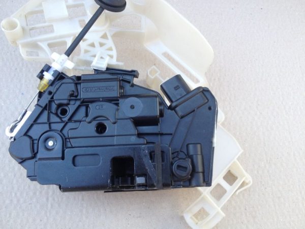 Broasca dreapta spate VW Tiguan 5N0839016D 5N0 839 016 D - Dezmembrari Auto