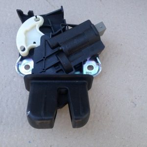 Broasca capota spate VW Passat CC 4F5827505D - Dezmembrari Auto
