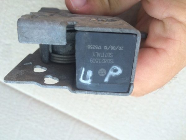 Broasca trager VW UP 1S0823509 1S0 823 509 fara senzor - Dezmembrari Auto - imagine 2