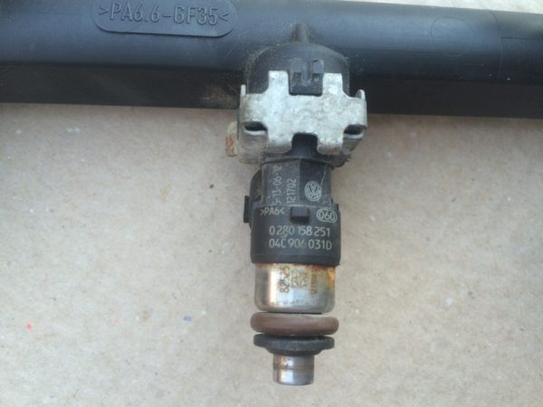 Injectoare injector VW UP 04C906031D 04C 906 031 D - Dezmembrari Auto