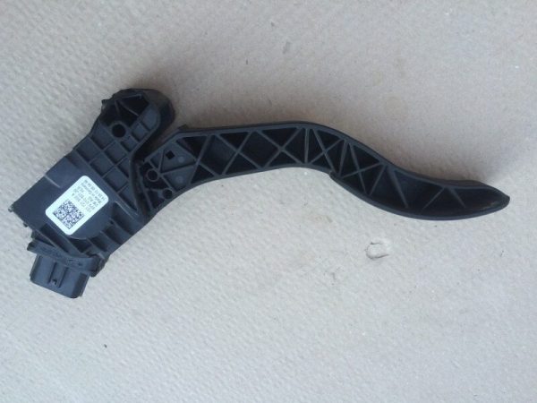 Pedala acceleratie VW Up! 1S1721503A 1S1 721 503 A - Dezmembrari Auto