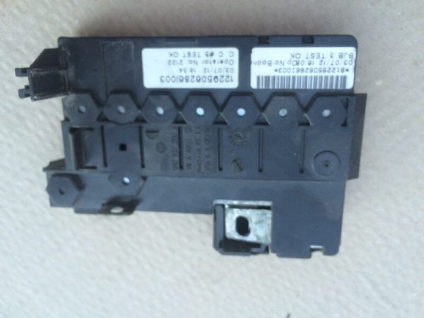 Capsa sigurante baterie VW UP 2012 6R0937550A 6R0 937 550 A - Dezmembrari Auto