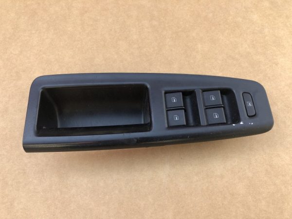 Consola butoane geamuri electrice VW Polo 9n din 2008 - Dezmembrari Auto