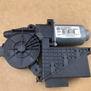 Motoras macara geam dreapta fata VW Polo 9n din 2008 6Y2 959 801 6Y2959801 - Dezmembrari Auto