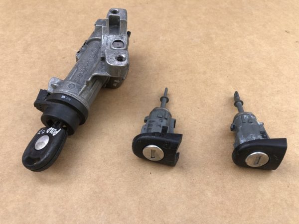 Contact cu cheie si incuietoare usi VW Polo 9n din 2008 - Dezmembrari Auto