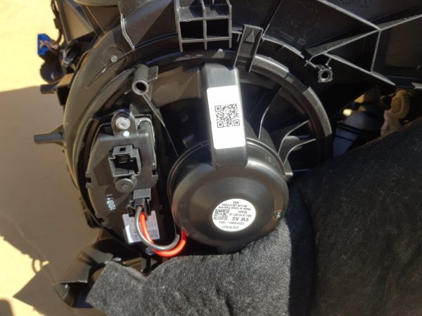 Aeroterma tulumba bord VW Arteon 5QB816005E 5QB 816 005 E - Dezmembrari Auto - imagine 4