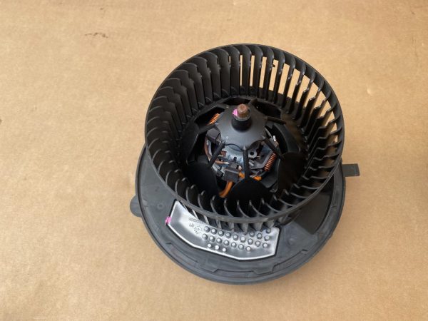Aeroterma cu rezistenta VW Golf 7 5Q0907521E 5Q0 907 521 E 5Q1819021A 5Q1 819 021 A - Dezmembrari Auto