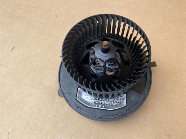 Aeroterma cu rezistenta VW Golf 7 5Q0907521E 5Q0 907 521 E 5Q1819021A 5Q1 819 021 A - Dezmembrari Auto