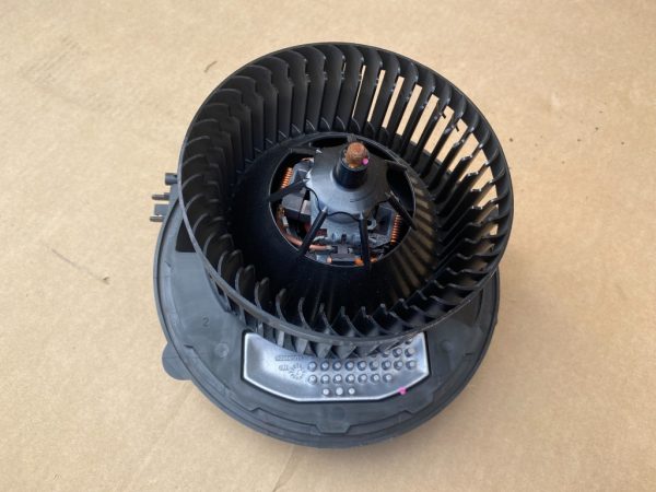 Aeroterma cu rezistenta VW Golf 7 5Q0907521E 5Q0 907 521 E 5Q1819021G 5Q1 819 021 G - Dezmembrari Auto