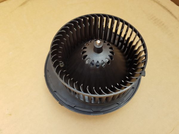 Aeroterma cu rezistenta VW Golf 7 5Q1819021E 5Q0907521C - Dezmembrari Auto