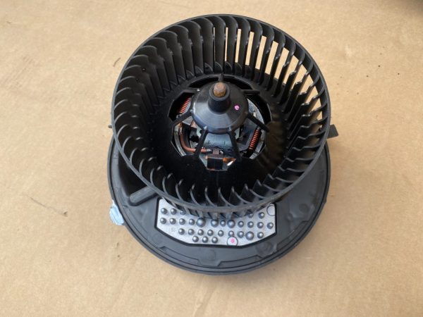 Aeroterma cu rezistenta VW Passat B8 3Q1819021B 3Q1 819 021 B 5Q0907521C 5Q0 907 521 C - Dezmembrari Auto