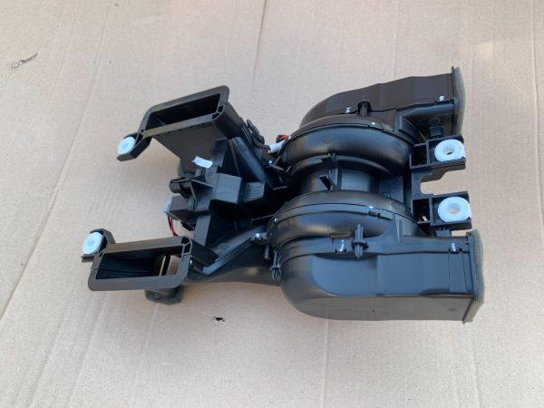Aeroterma spate din cotiera BMW G11 G12 M 760 LXiA seria 7 din 2017 9315950 - Dezmembrari Auto - imagine 2